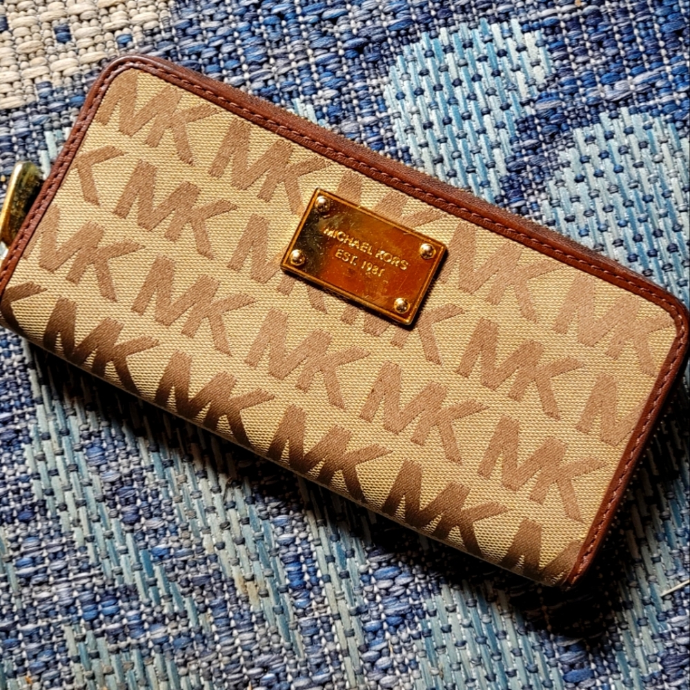 Michael Kors womans wallet